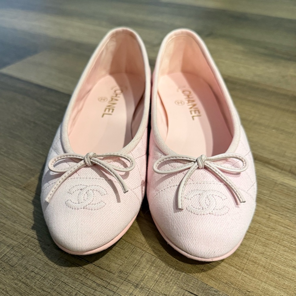 Light pink denim Chanel ballet flats